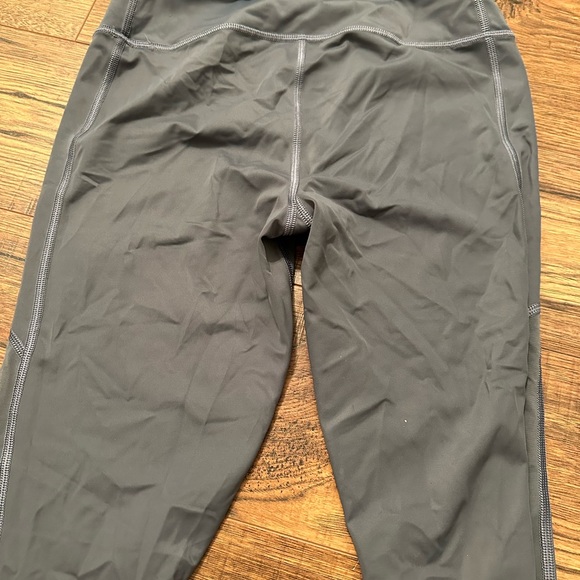 Victoria’s Secret Sport Outfit (3) - Picture 9 of 13